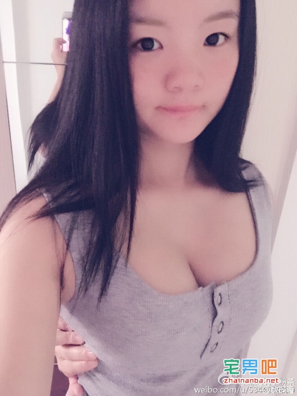 资讯:反手摸胸大赛再一次走红网络,多位女神级妹子加入! 反手摸胸大赛 反手摸胸