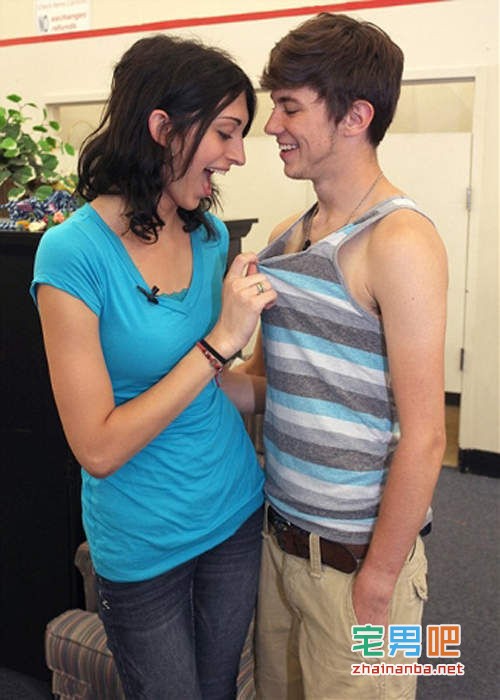 天下趣闻:美国90后夫妻同时变性 男变女,女变男。 变性 Katie Hill Arin Andrews