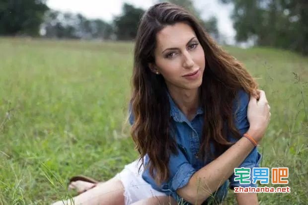 天下趣闻:美国90后夫妻同时变性 男变女,女变男。 变性 Katie Hill Arin Andrews