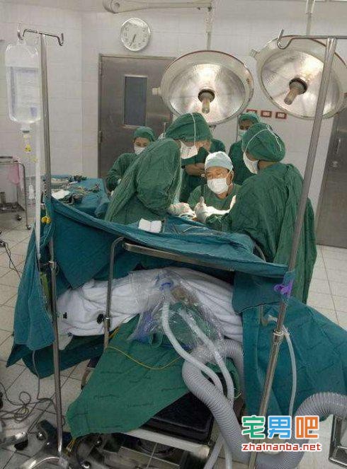 揭秘泰国人妖的真实生活,其实他们比想象中的凄惨。 泰国人妖 人妖手术