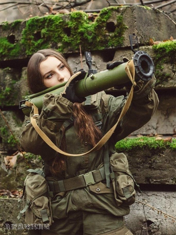 Elena Deligioz俄罗斯军装COSPLAY美图汇总-且听风吟 Elena Deligioz俄罗斯军装COSPLAY美图汇总-且听风吟