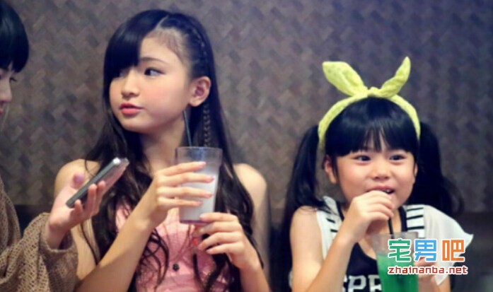 日本萝莉少女组合Sororベイビ→ズ走红网络,成员全部为小学生。 萝莉少女组合 仲村星虹 Sororベイビ→ズ