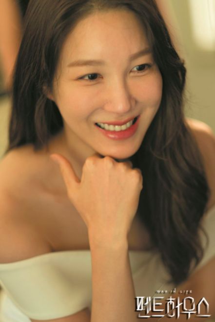 ▲▼李智雅气质非凡,剧中饰演性格很好的富家千金。(图/SBS、李智雅IG)