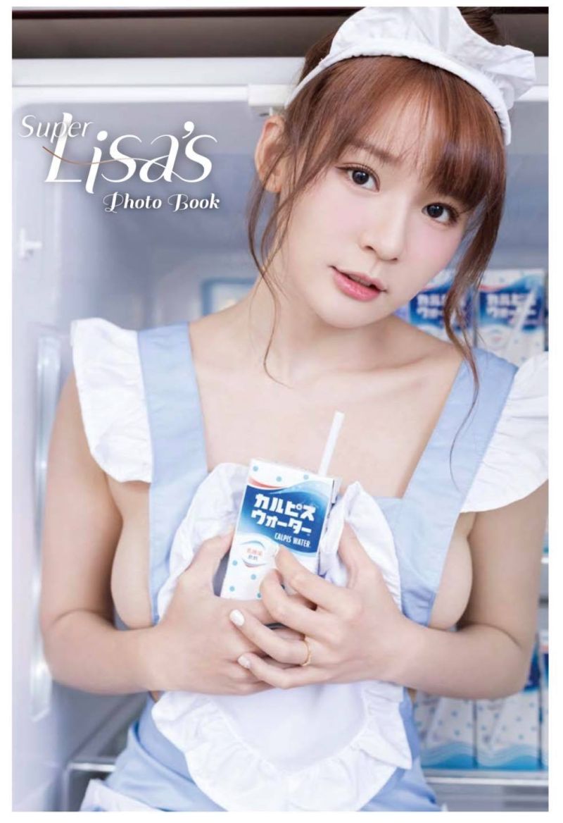 ▲林莎为写真新作宽衣解带,好身材包不住。(图/林莎脸书)