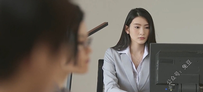 本庄铃要将单纯的下属生吞活剥 本庄铃要将单纯的下属生吞活剥