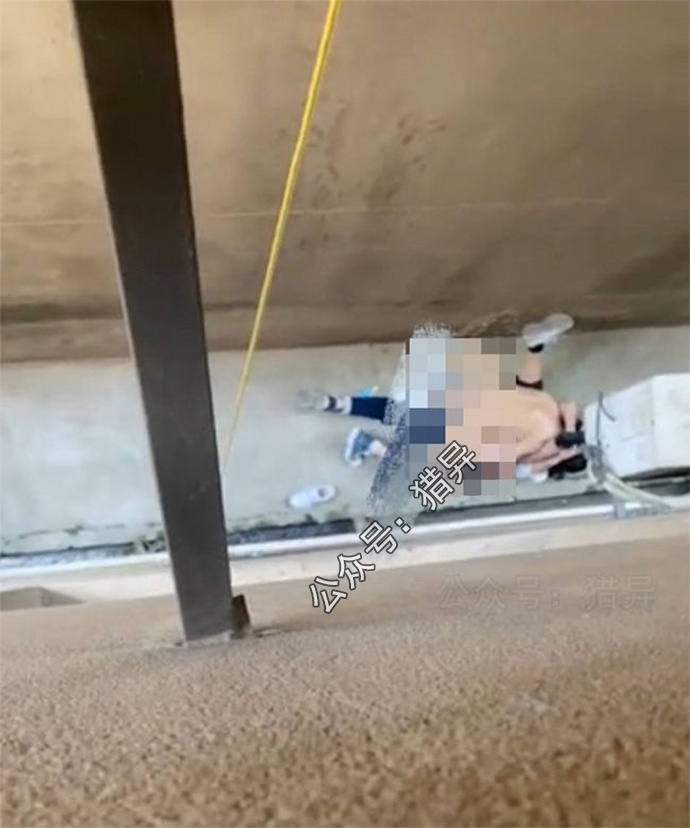 学生情侣竟然在别人家后沟“买可乐” 学生情侣竟然在别人家后沟“买可乐”