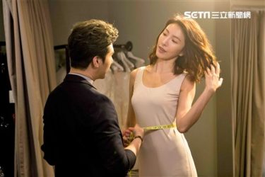 谢佳见手来脚来大胆挑逗杨谨华　暗指胸形如水蜜桃百般暧昧 - 壹忧舍