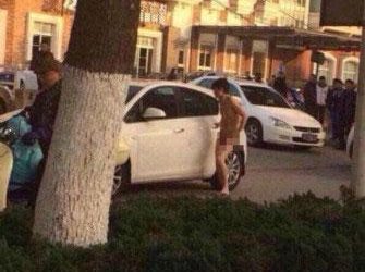 男子与小姨子玩车震门被妻抓现行 双双被全luo丢车外 - 壹忧舍