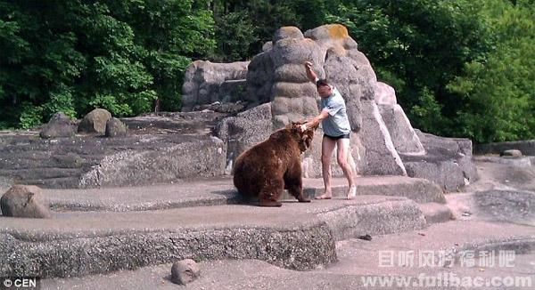 男子暴打母熊是坑熊,我妈是站长简直就是坑娘啊 - 壹忧舍