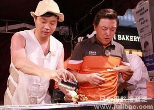 黄渤地铁蹭盒饭