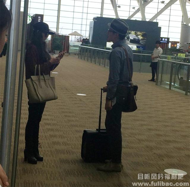 苹果女大战金立男叫嚣用国产手机坐什么飞机