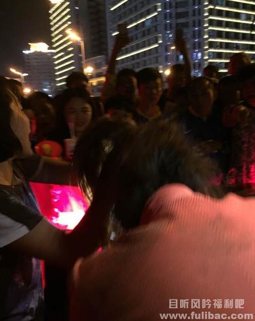 带小三看球被认出视频 英国现神秘水井世上真有美杜莎 - 壹忧舍