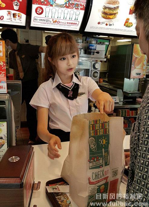 美女试衣间丢衣服穿内衣出去 扬州女中学生遭2女孩暴打不懂自卫 - 壹忧舍