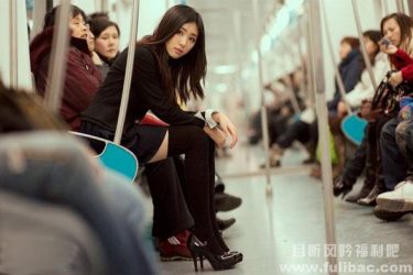 男子偷拍被锁喉倒霉 丈夫打死luo聊妻子太冲动 - 壹忧舍