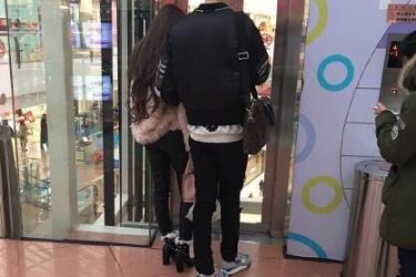 蛇精男逛街被拍很自豪 尖下巴都能戳死人了|蛇精男|刘梓晨 - 壹忧舍