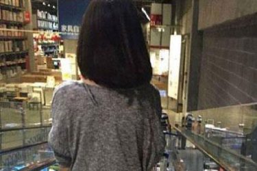 宜家bu雅的照片门事件 女子裸臀推车购物 - 壹忧舍