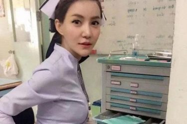 美女护士因为太漂亮竟被逼做出这种事 - 壹忧舍