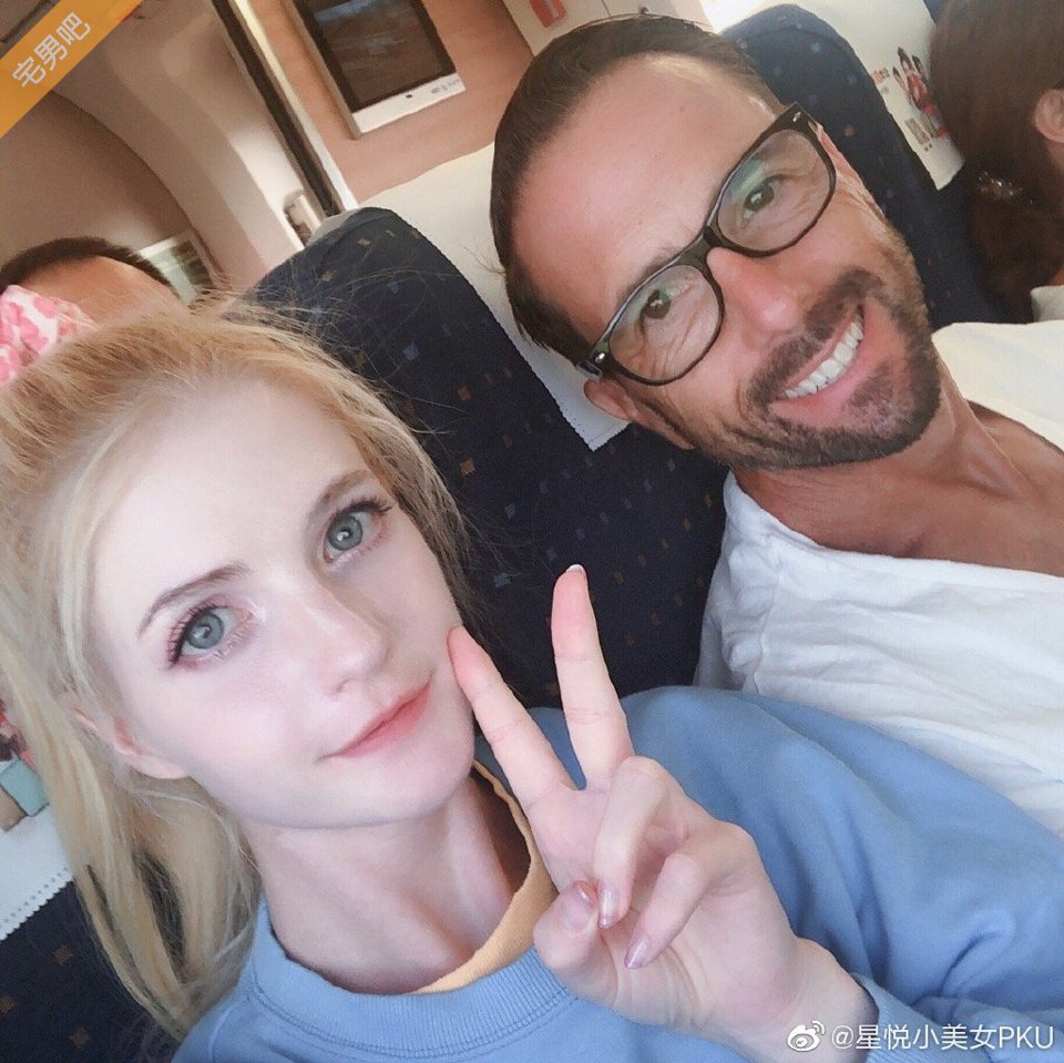 【今日妹子图】古灵精怪的外国小美女 @星悦小美女PKU - 壹忧舍