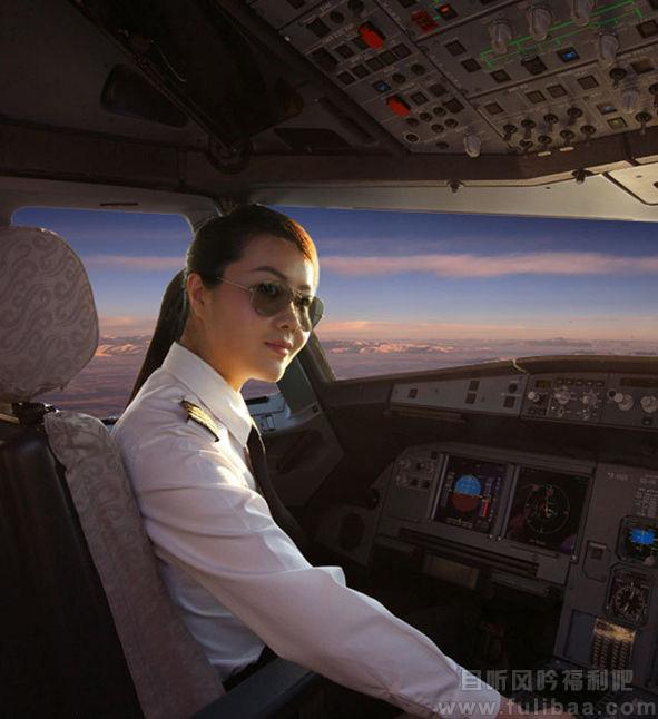 最美女机长王峥 泡在男人堆里的女汉子 - 壹忧舍
