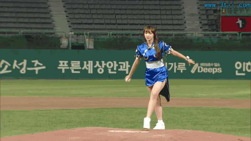 美女程潇cosplay空翻一字马打棒球 这逆天球技也是没谁了 - 壹忧舍