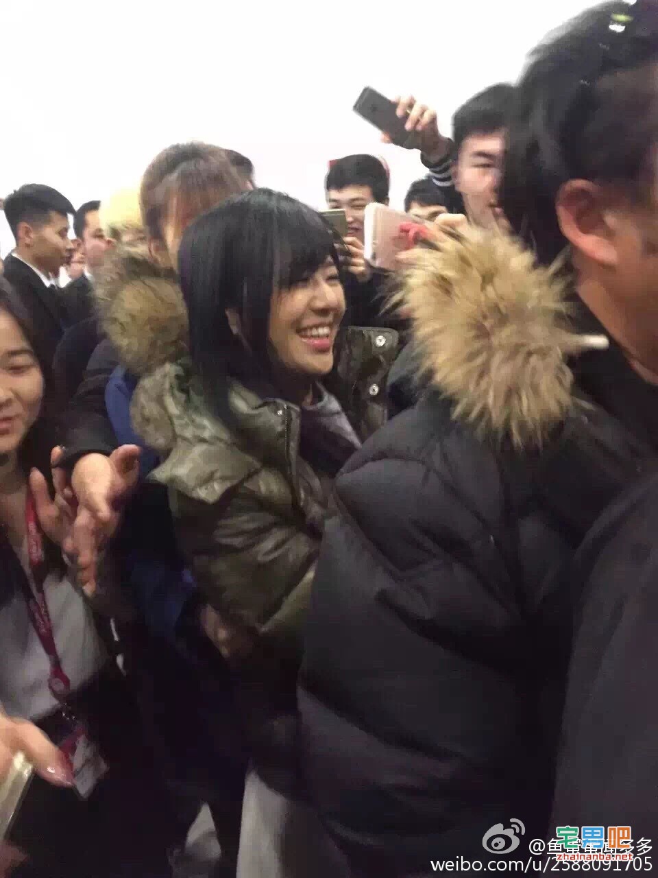 苍老师惊现京东总部，现场人山人海差点挤爆！ - 壹忧舍