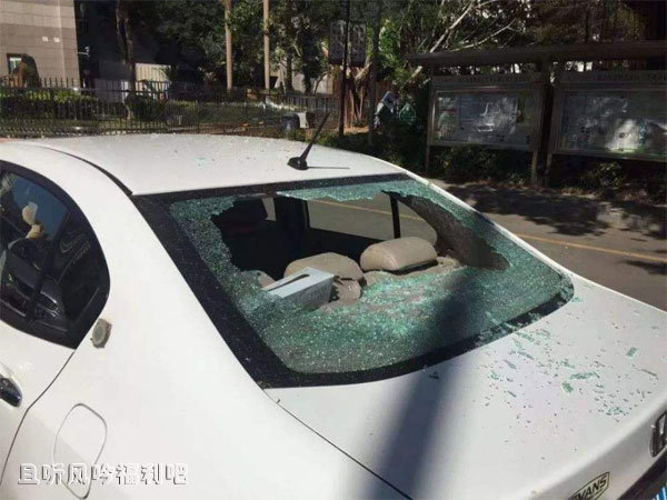 三把菜刀从天而降 高空坠物已严重影响生命安全 - 壹忧舍