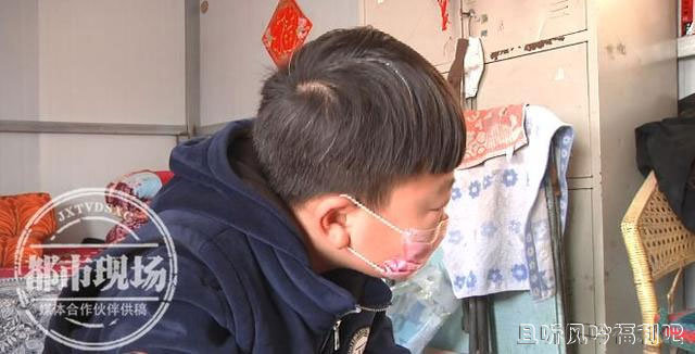 母亲流着泪打儿子:你打赏4万块我得装4万袋水泥 - 壹忧舍