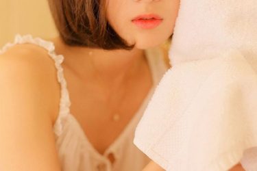 穿着睡衣的清纯美女 - 壹忧舍