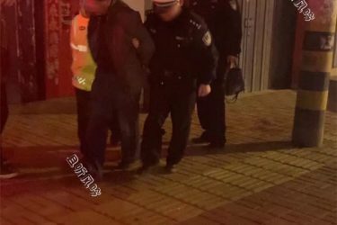 漂亮女子喝醉被一老头侵犯 - 壹忧舍