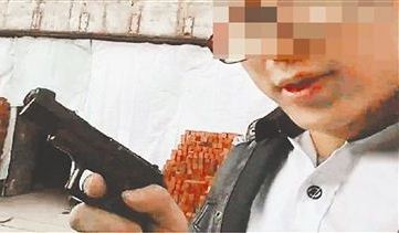 斗鱼主播又作死 PTU警车面前直播变手枪被警察带走 - 壹忧舍