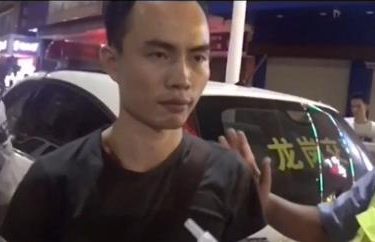 深圳交警上路查酒驾偶遇“奥斯卡影帝”,现场所有人都尴尬了。 - 壹忧舍