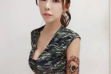 啦啦队女神(巫苡萱)穿低胸迷彩化身火辣女兵 网友：快绑架我 - 壹忧舍