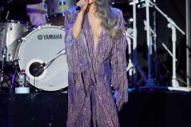 蔡依林深V开到肚脐辣爆　自曝险卷款逃跑 - 壹忧舍