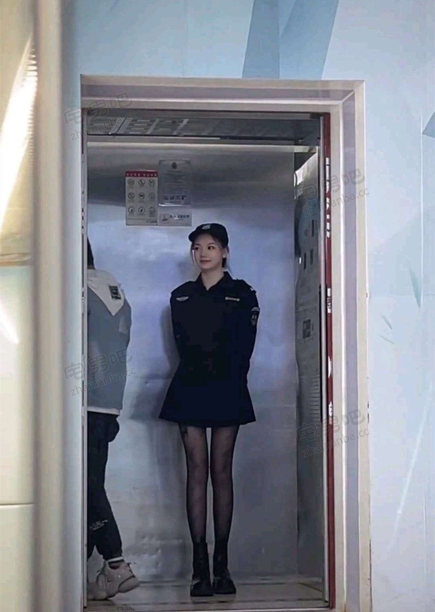 图片[2] - 抖音:小生生 穿黑丝的保安小姐姐 - 壹忧舍
