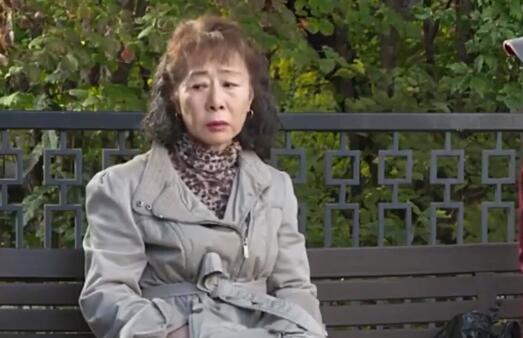 漂亮女人和邻居亲密被妈妈撞见的故事 - 壹忧舍