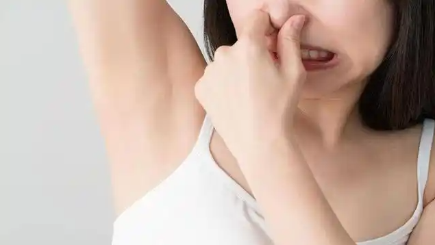 为什么少数中国人有狐臭，而白人黑人几乎都有狐臭？ - 壹忧舍