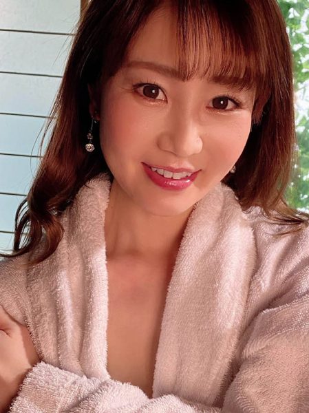 暗黑界性感美巨乳人妻《大岛优香》精选作品推荐封面及内容欣赏 - 壹忧舍