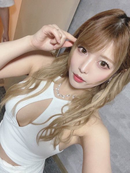 美艳小只马女星《新村朱里》最新作品推荐封面及内容欣赏 - 壹忧舍