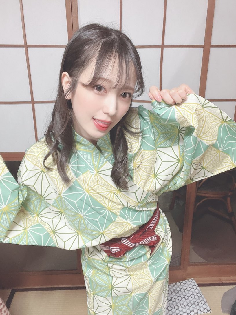 白嫩胴体大咖艺能人《小凑四叶》精选作品推荐封面及内容欣赏 - 壹忧舍