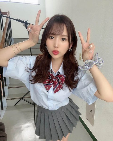 细腰巨乳学生妹《新井里真》精选作品推荐封面及内容欣赏 - 壹忧舍