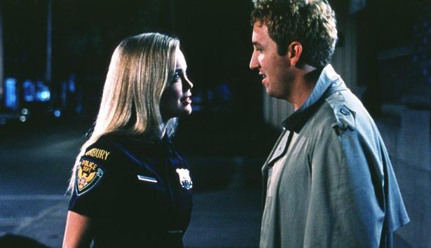 《超级骑警》荒诞外皮下的小人物逆袭史诗 - 壹忧舍