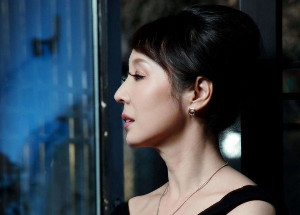 《马鞍上的人》草原荣耀与女性觉醒的双重变奏 - 壹忧舍