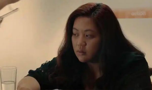 《艰难处境》裂痕处生长的人性之花 - 壹忧舍