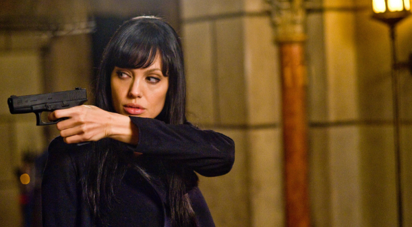 电影《特工夏恩》中身份撕裂与生存悖论 - 壹忧舍